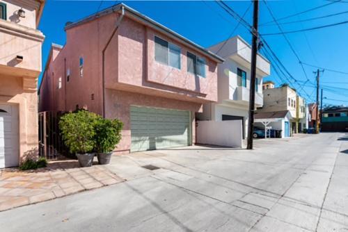 Villa 3 Bedrooms On Venice Beach Canal.