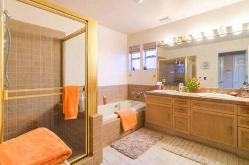 Villa 3 Bedrooms On Venice Beach Canal.