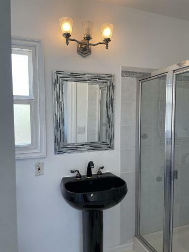 Adorable 3bd, 3ba Home In Beverly Hills