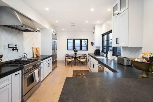 Villa House On The Sunset Strip