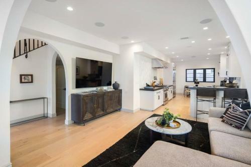 Villa House On The Sunset Strip