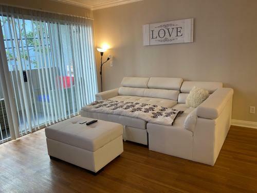 Entire Apartment 1bed/1bath West Hollywood