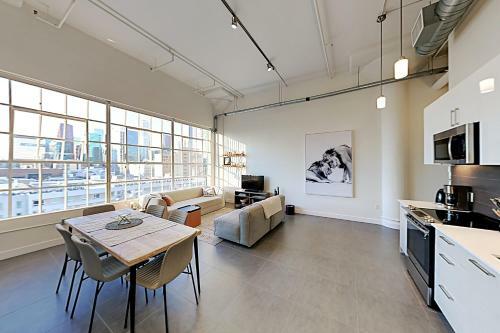 Broadway Dreams Unit 1010