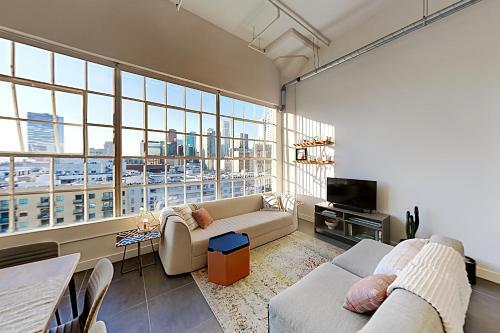 Broadway Dreams Unit 1010