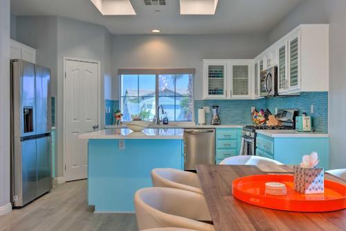 Chic Palm Springs Escape With Pool And Mtn Views!