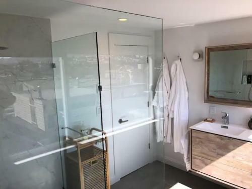 Beautiful 3 Bed 3 Bath Upper House In Bernal Glen