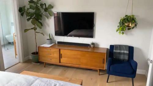 Beautiful 3 Bed 3 Bath Upper House In Bernal Glen