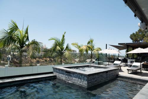 New Modern Luxury Estate - Pool, Slide, Grotto