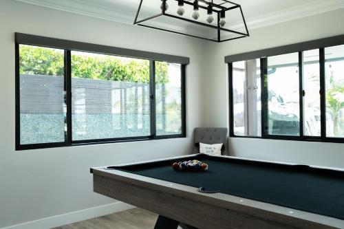 New Modern Luxury Estate - Pool, Slide, Grotto
