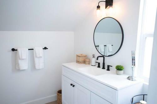 New, Custom-built, Coastal 1 Bedroom/1 Bathroom