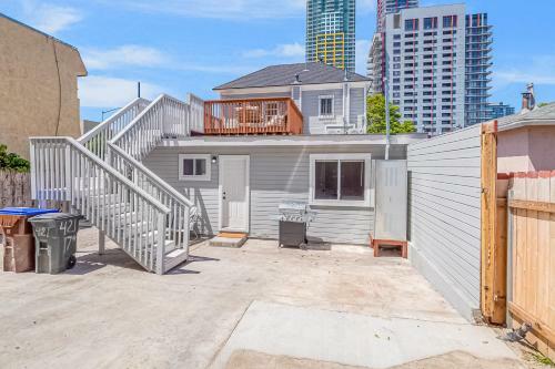 Downtown Beauty - Unit A