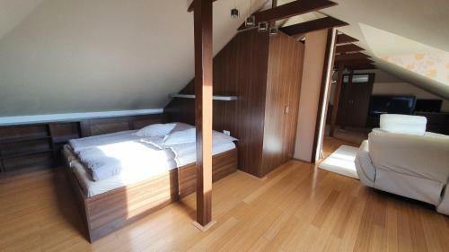 Modern Attic Apartment In Centre, 140m2, With Terrace