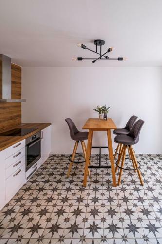 Kn�?e Ferdinand Apartments