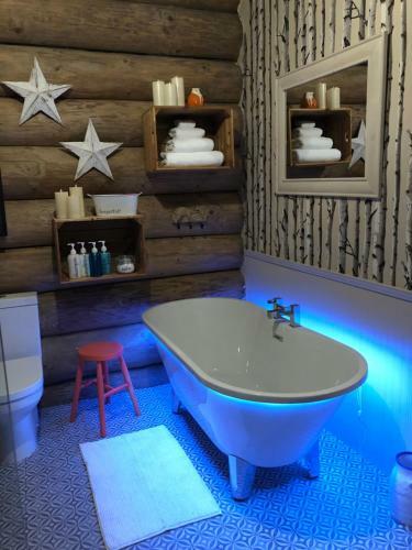 Villa Willowmere Cottage - Luxury Log Cabin