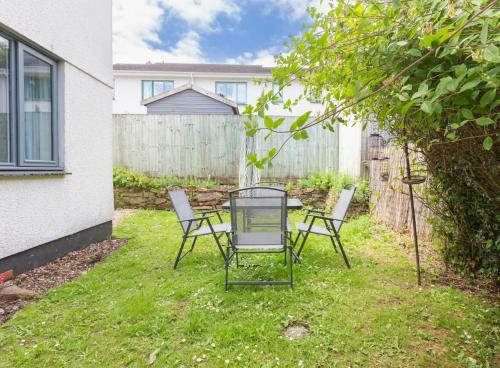Spacious Ground Floor Apartment - Close To Beaches