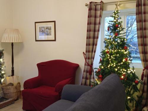 Old Hall Cottage, Sleeps 4 Dogs Welcome