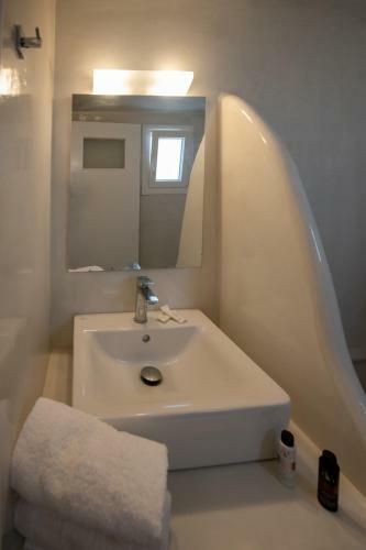 Hostal The F Suites