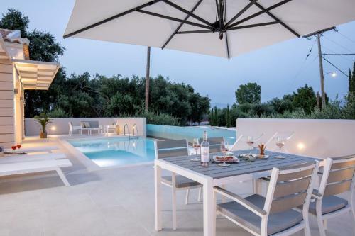 Villa Perlaki By Villa Plus