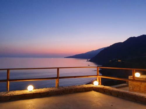 Endless Blue Beachfront Villa!