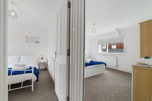 Village Cwtch Whitchurch 2 Bedroom Apartment