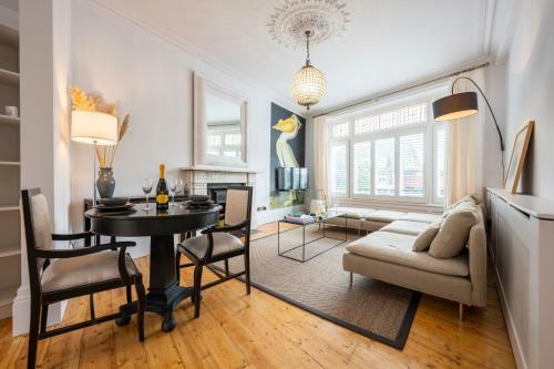 Royal Apartment By T? Sa