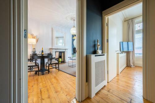 Royal Apartment By T? Sa
