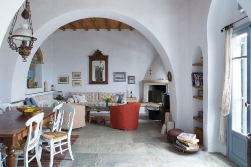 Elegant Island House