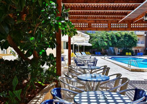 Cosman Hotel