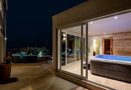 Inland Villa Senses With Swimming Pool And Spa