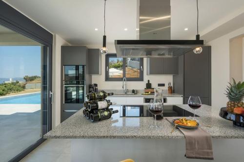 Villa Thea, Stunning View, Pool, Bbq, Brand New.