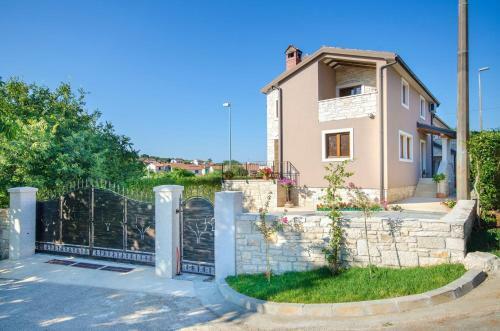House Tia