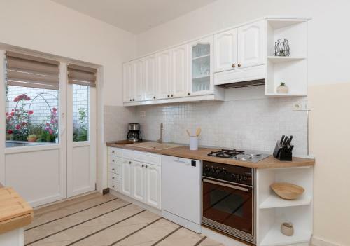 Comfortable 3 Bedroom Apartment With Seaview