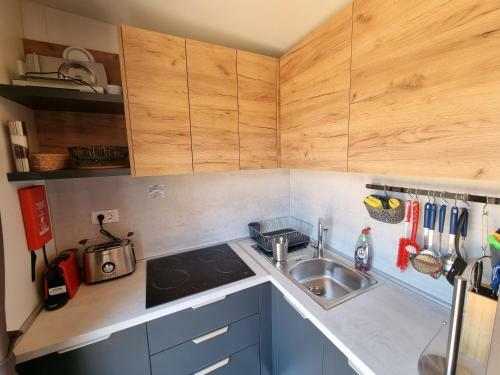 Memita Mobile Homes, Selce