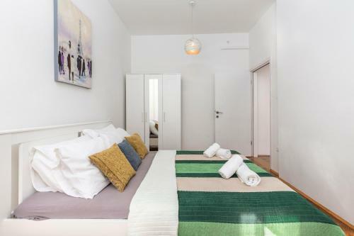Apartment S With Three Rooms In The Centar