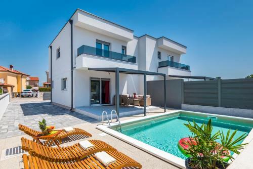 Villa Holiday Home Konkreta