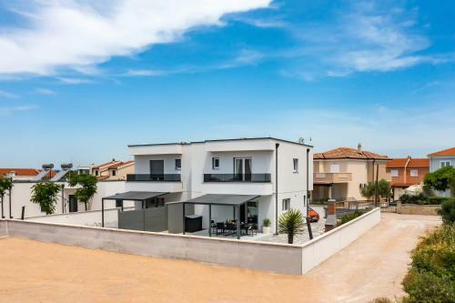 Villa Holiday Home Konkreta