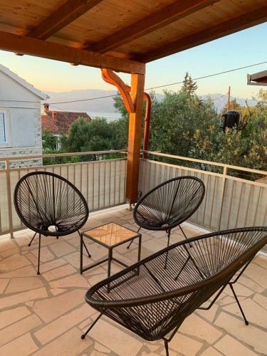 Tara?s Apartman Supetar