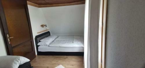 Faludi Vend�gh�z