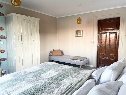 Unique And Spacious Dockside Apartment