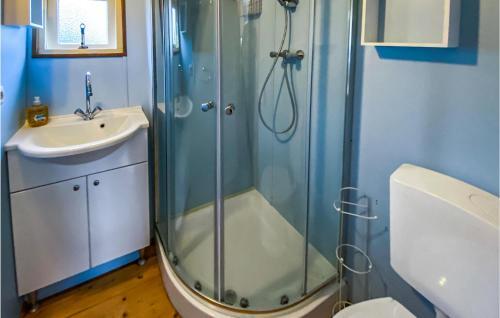 Nice Home In Tzummarum With 2 Bedrooms