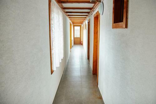 Hostal Pensiunea Col? Alb