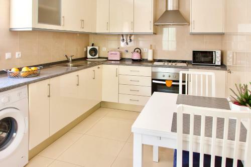 Apartamento Edificio Tom�s 1