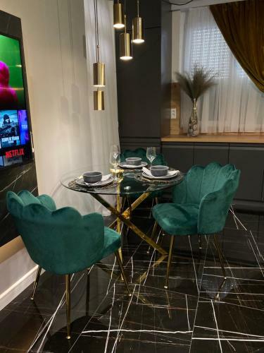 Jungle Apartment