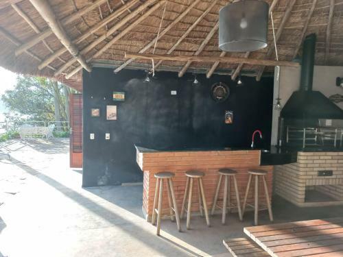 Casa de Artista A Beira Da Represa