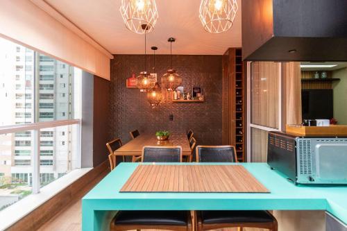 Apartamento Confort�vel De 02 Quartos No Edif�cio The Expression - Setor Bueno - Th502