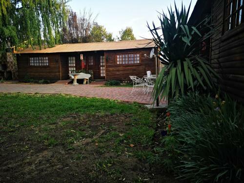 The Log Cabin Apartments Hotel