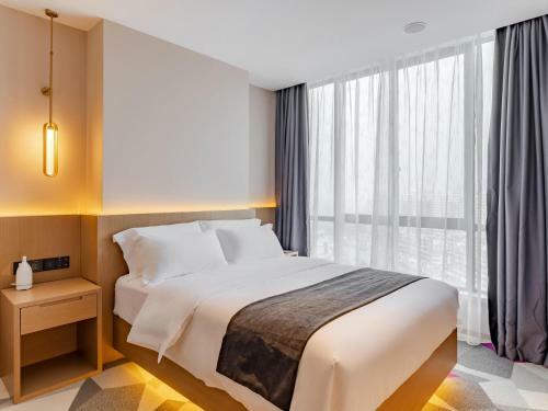 Lavande Hotel Lujiang Zhouyu Avenue