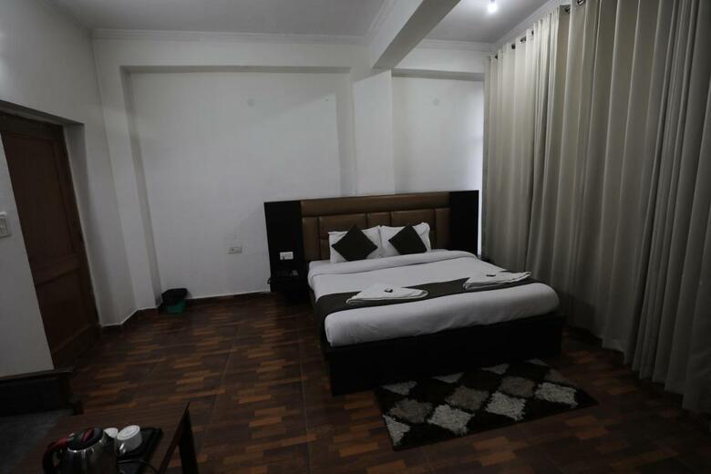 Mahadev Hotel And Resorts