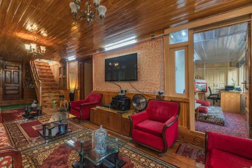 Villa Saffronstays Hardy's Hideaway