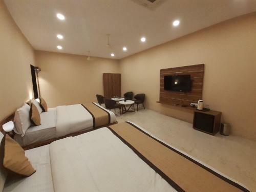 Hotel Bharat